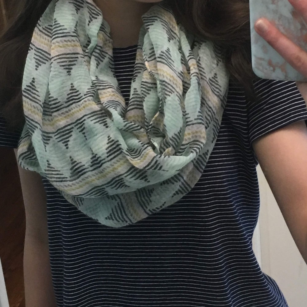 💙 Infinity Scarf Tan Navy Blue Geometric Stripes